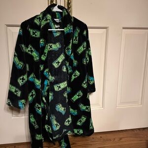Minecraft Robe
Youth medium
Attached belt
GUC